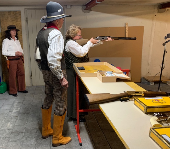 Bea am Gewehr